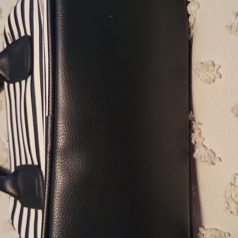 Betsy Johnson shoulder purse - Picture 5 of 5